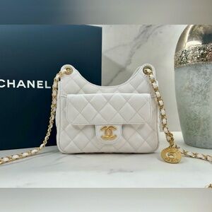 New! Chanel Quilted Caviar Small Wavy CC BoHo Bag